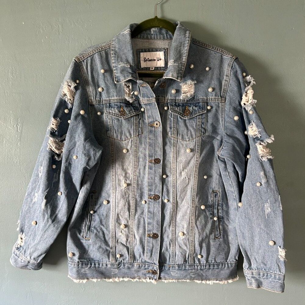 Between Us women's pearl studded light blue cotton jean jacket size 3X